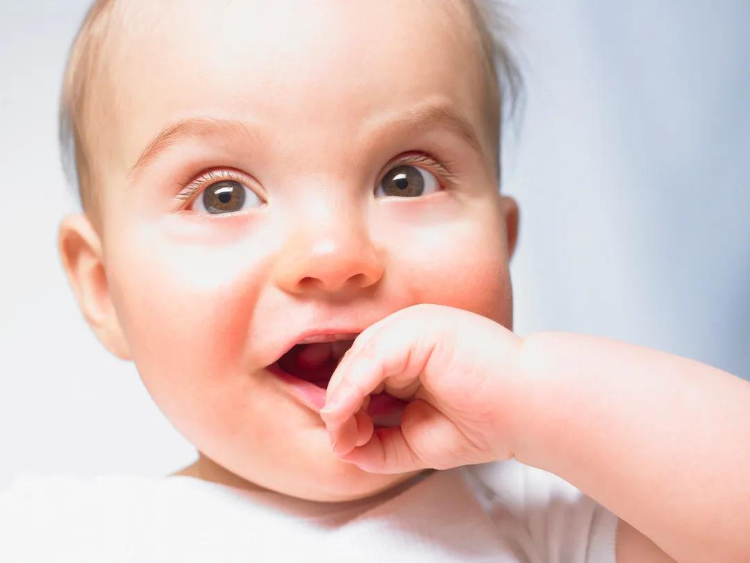 宝宝怎么睡得时间长,解决宝宝吃睡难的问题