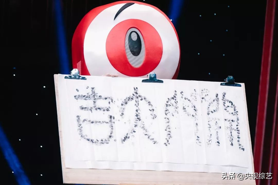 大腿颠球100下,10岁少年创造一小时交替颠球纪录