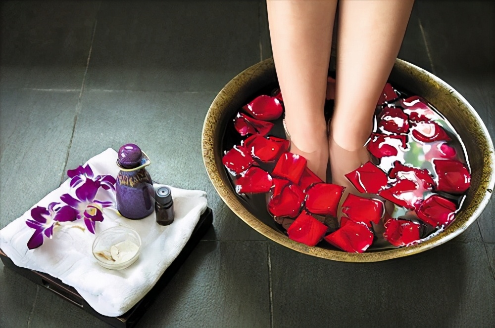 手脚关节痛怎么把寒气逼出来,手脚冰凉关节痛用什么中成药治疗