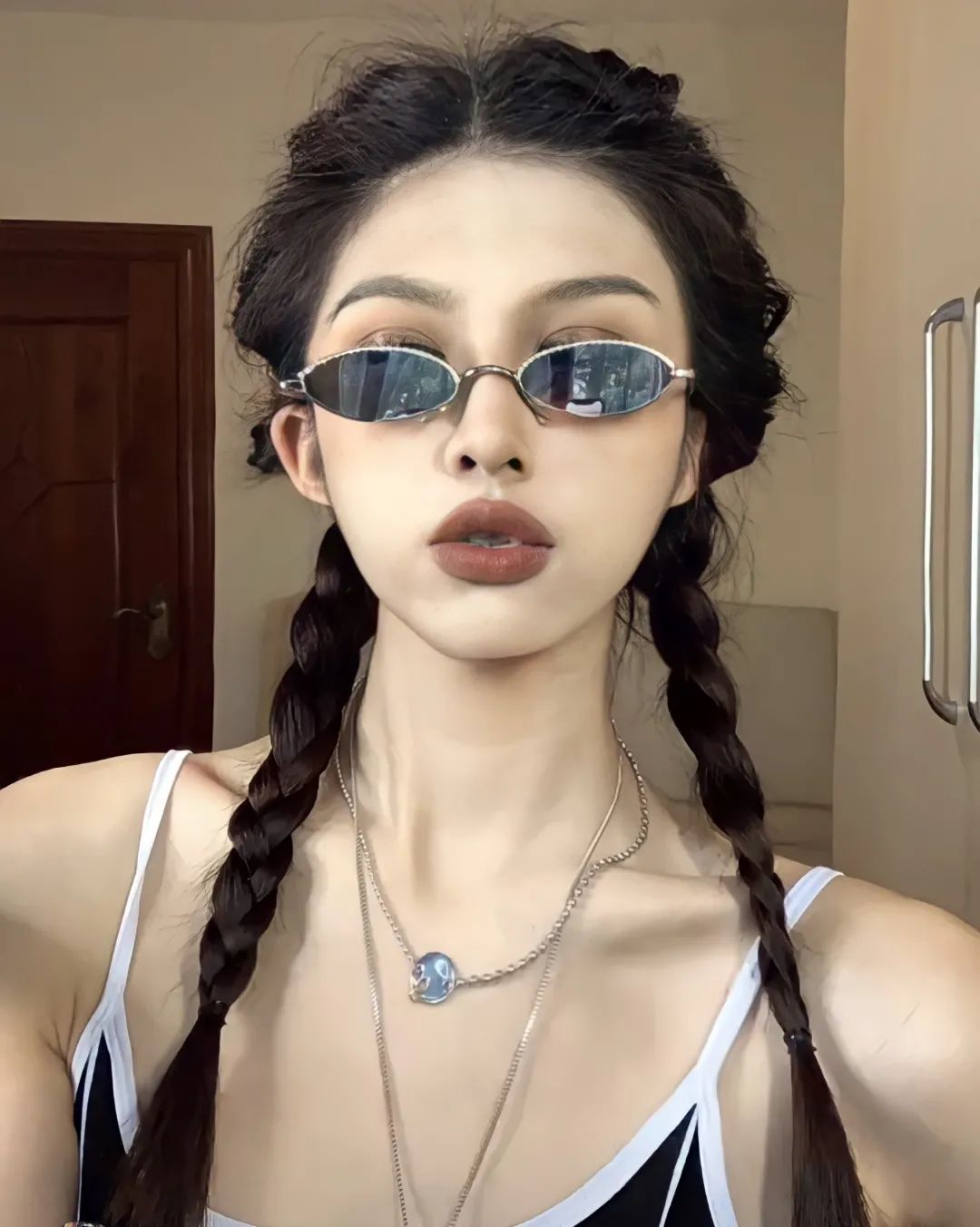 适合披头发显脸小的发型,2019流行这4款发型也太显脸小了