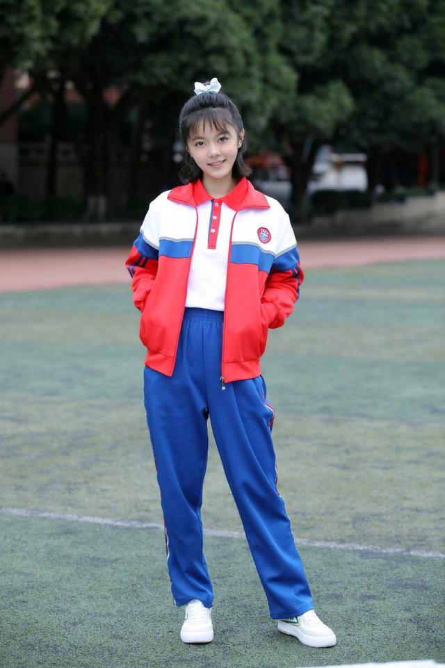 《流浪地球》中的朵朵,长得比关晓彤还美,网友:这孩子必火!