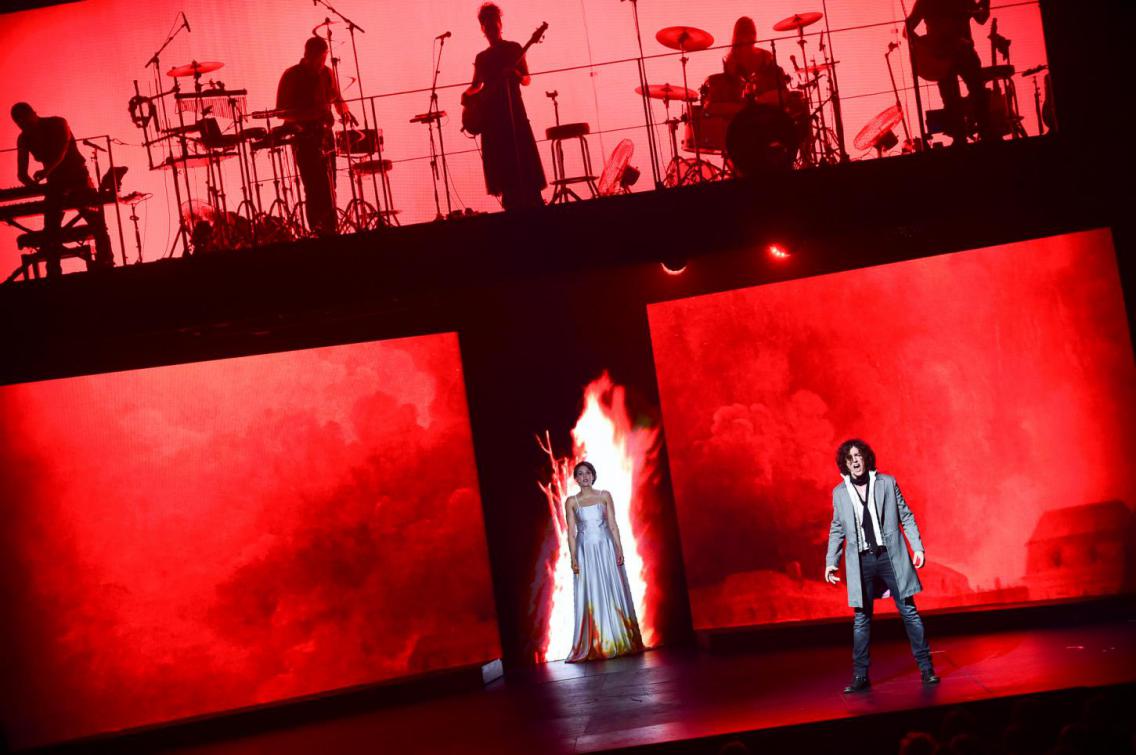 摇滚红与黑叮咚首演,摇滚红与黑最火版