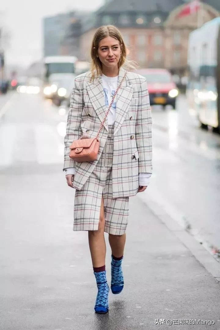 今年秋冬流行穿西装太时髦了,严肃刻板的西装如何穿才能更时髦