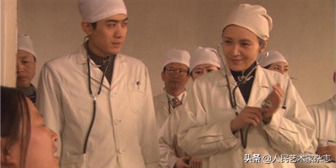 她是80年代长影厂当家花旦，19岁因报幕被选中出演平原游击队，中年无戏可拍，复出电影由钟南山担任顾问