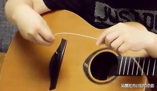 民谣吉他琴弦更换教程,民谣吉他更换琴弦详细教程