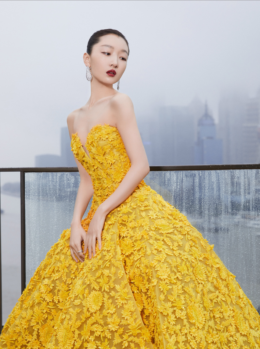 微博之夜杨颖杨幂讨论热巴,微博之夜迪丽热巴与邓超