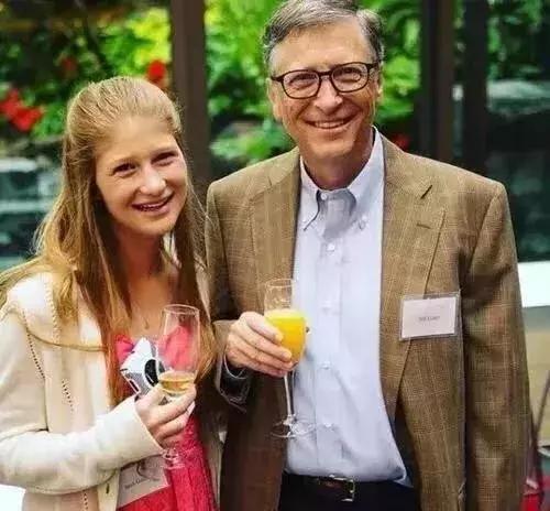 比尔盖茨女儿生活照片,比尔盖茨23岁女儿近照曝光