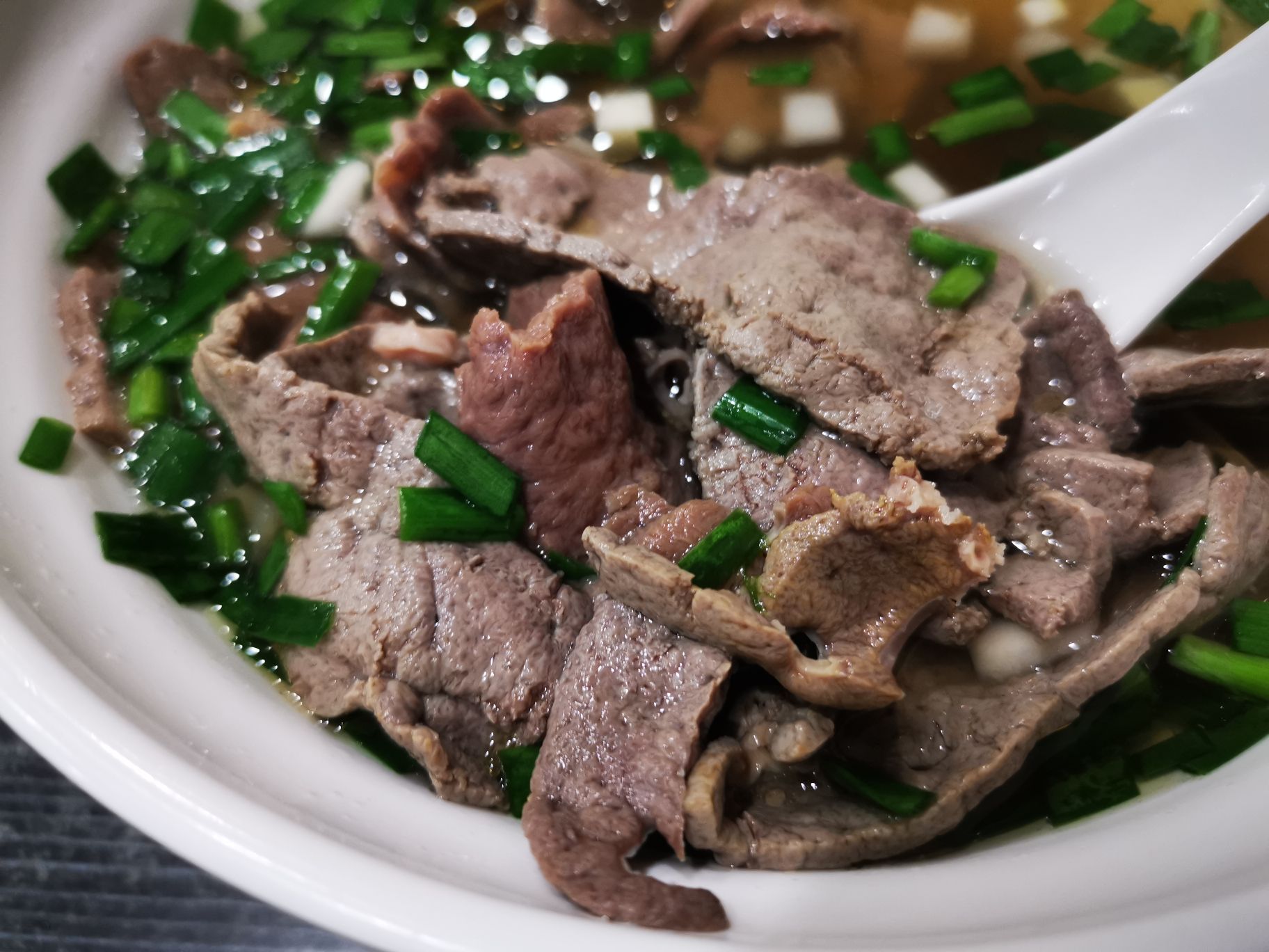 光塔路这家近三十年老面馆，吃到了越秀街坊最爱的牛三星和牛腩面