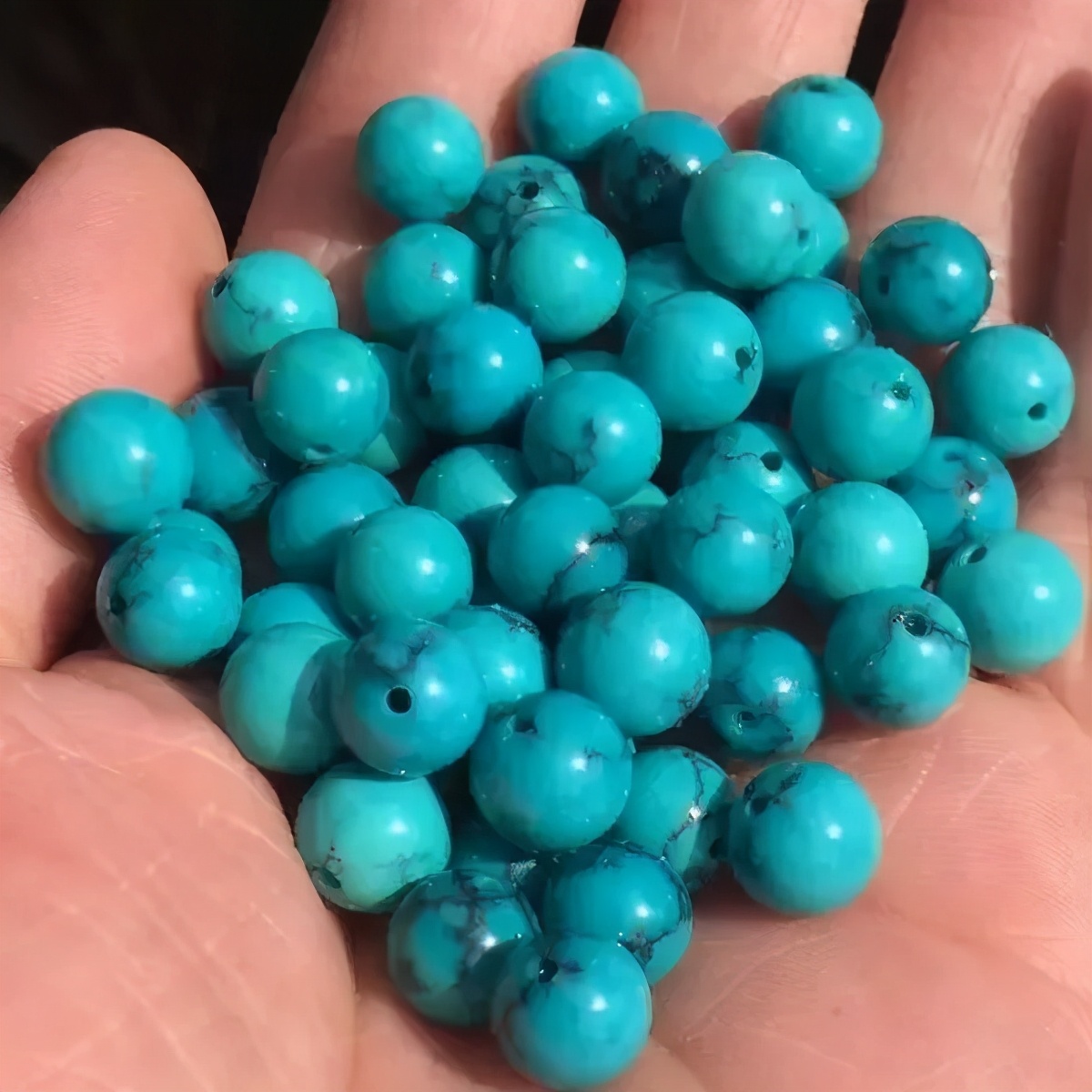 毛料原矿绿松石怎么鉴别真假,原矿绿松石表面黑色的是什么