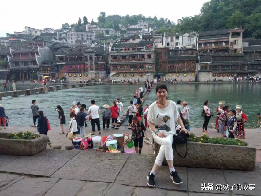 湖南湘西自治州凤凰古城景区,湘西明珠凤凰古城位于哪个省