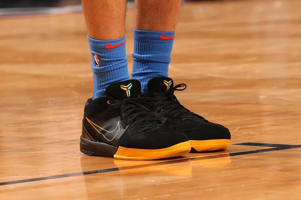 施罗德篮网上脚球鞋,施罗德上脚欧文球鞋