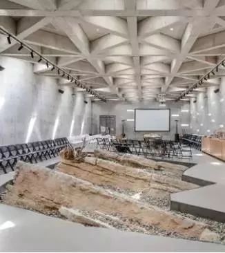 她给破败乡村动了个大手术，2年跨进“后现代”，艺术青年扎堆