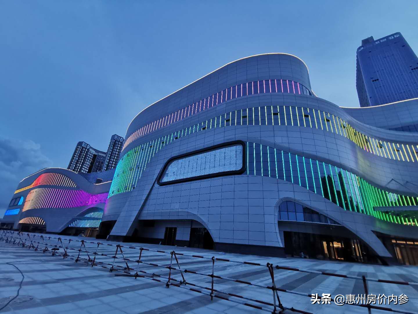 惠州隆生金山湖中心商场夜景,惠州隆生金山湖中心最新照片