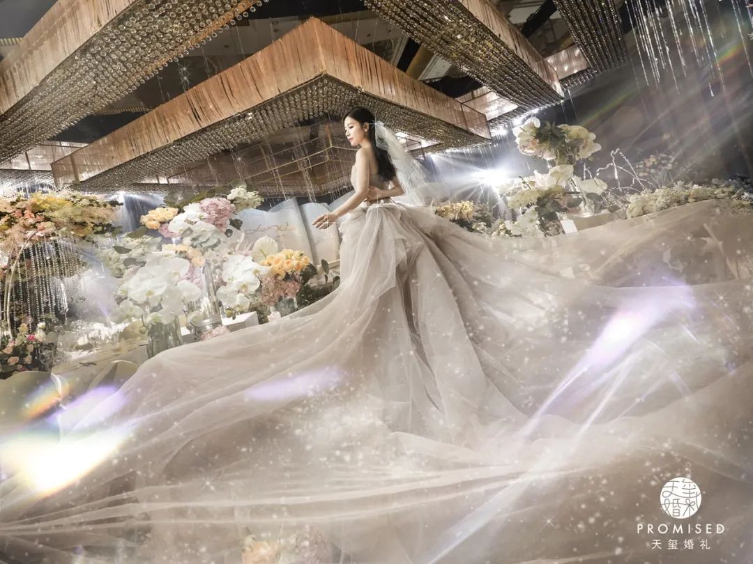 迪拜奢华梦幻婚礼布景,迪拜奢华婚礼布置过亿