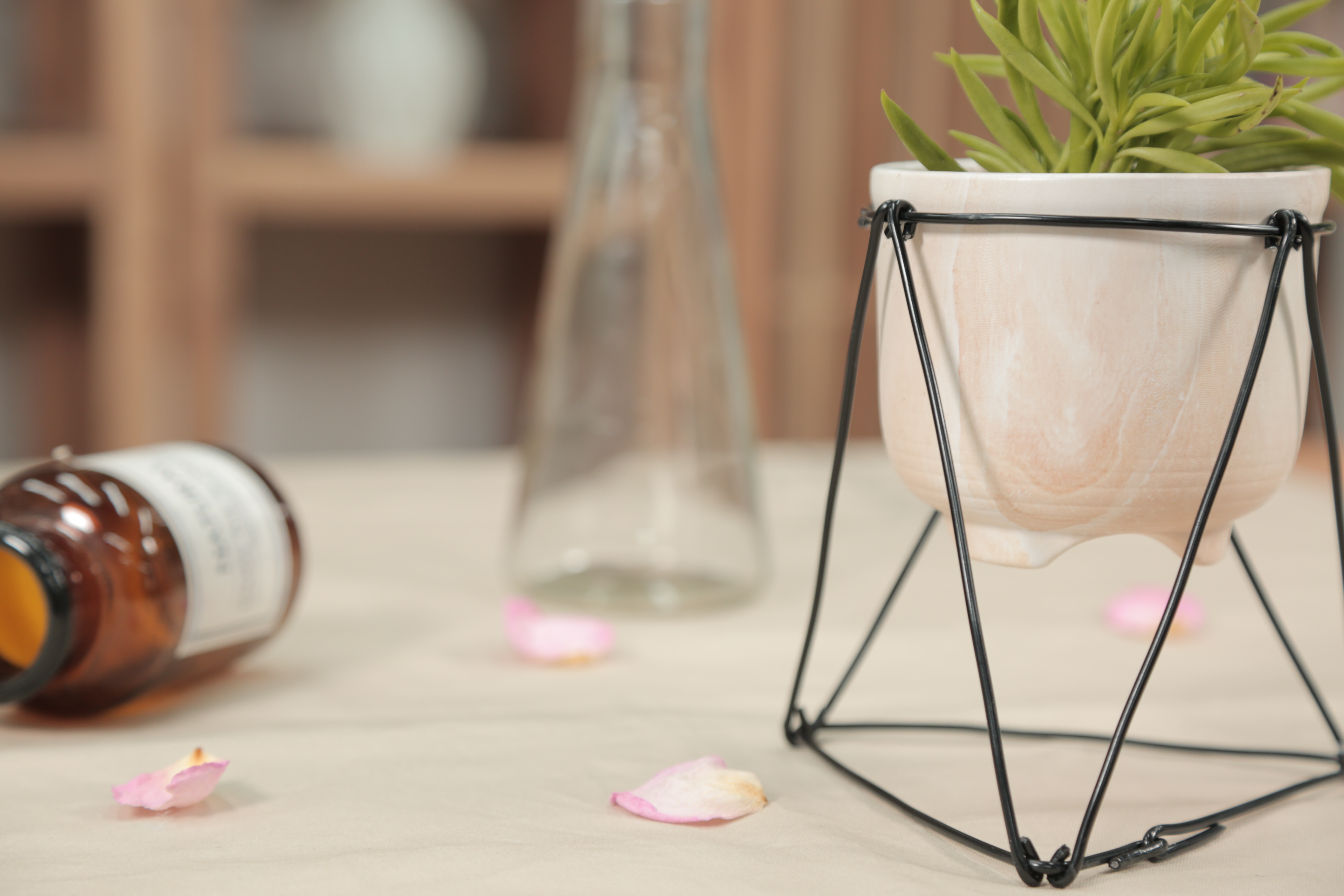 铁丝自制阳台花架,一根铁线自制花架