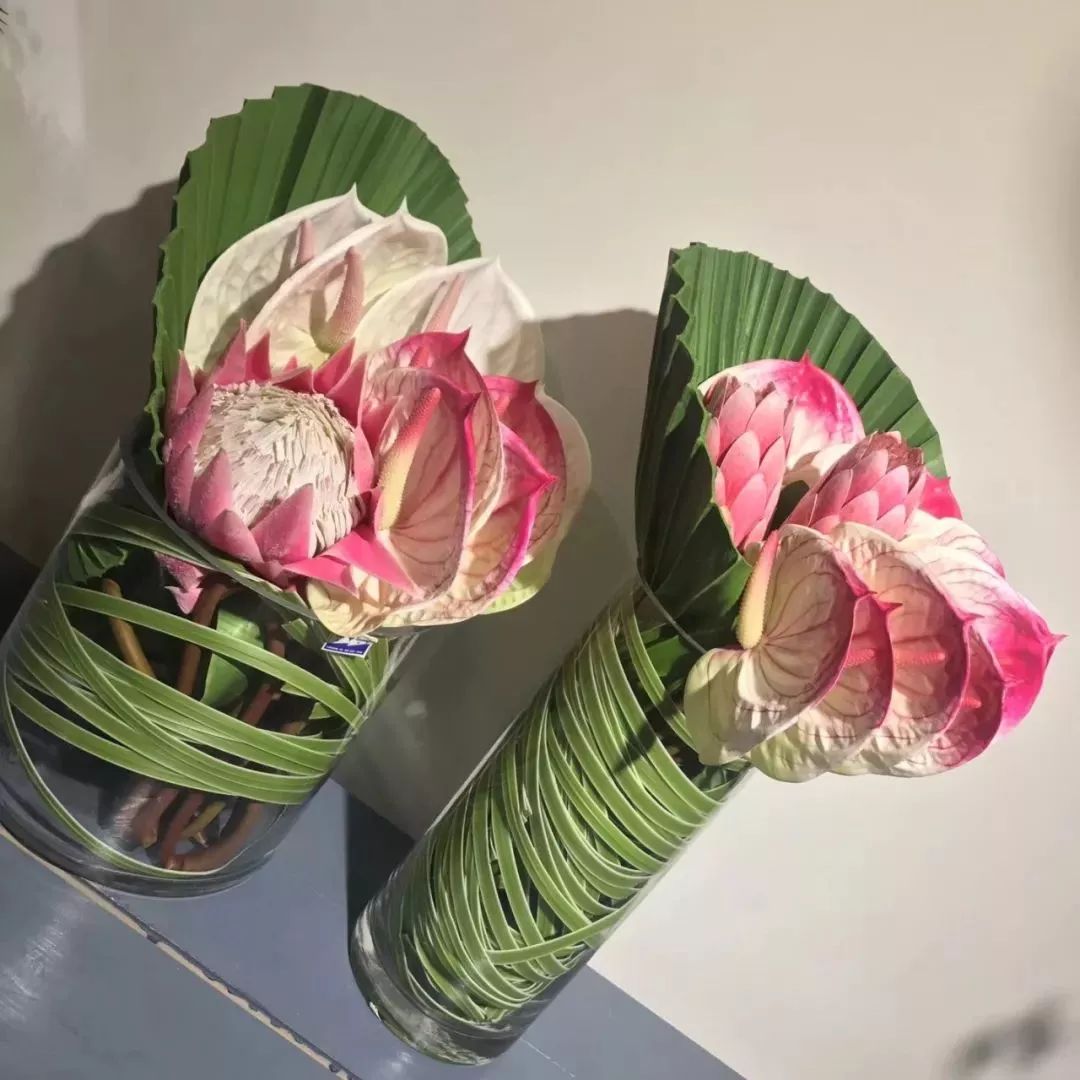 你难道还傻乎乎的认为鲜花比仿真花贵吗？