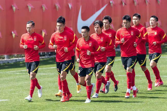 国足无法崛起的根源,为什么国足踢半场就能12强了