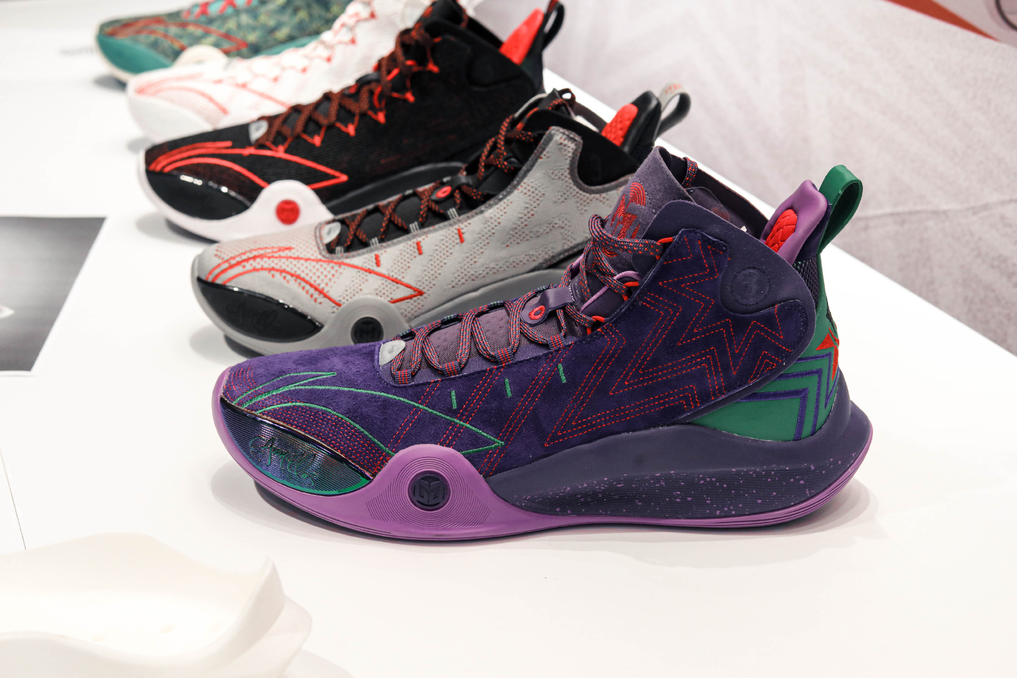 虚荣OR求实？KT7代配置拉满，CJ1代力求高端，安踏和李宁你爱谁？