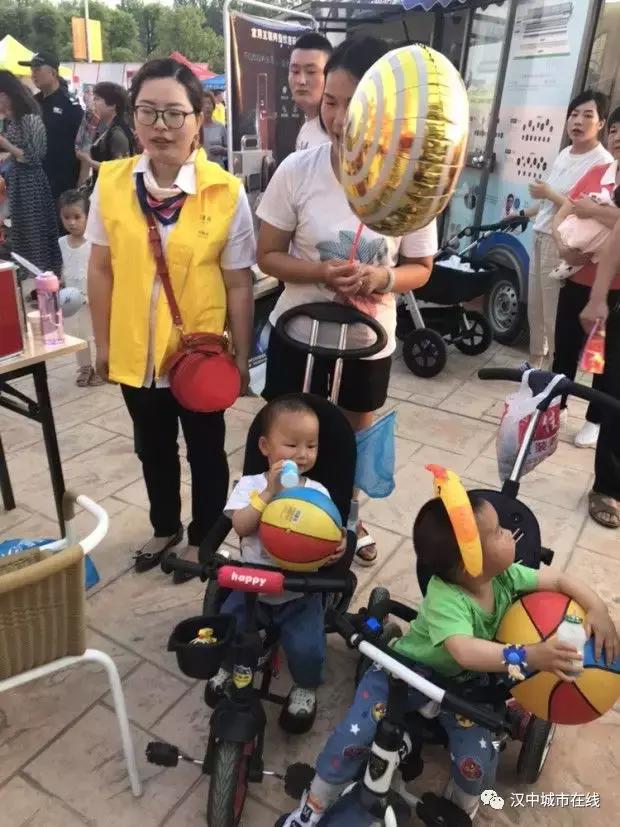 多彩文化活动点亮群众美好生活,汉中光辉社区直播