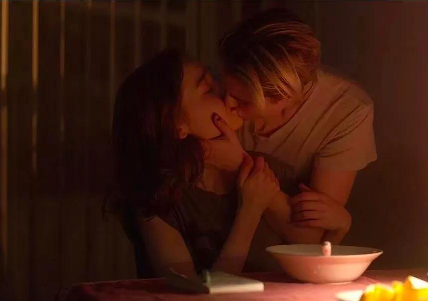 喜欢上了已婚女人要不要联系,喜欢上已婚女人能在一起吗