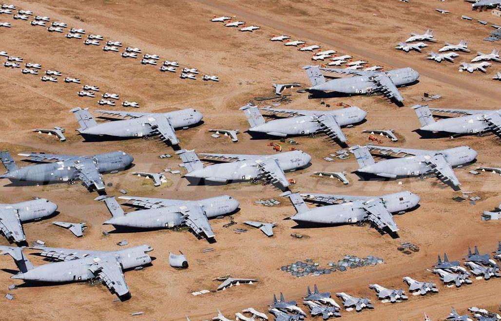 美国用1430个足球场存放4200架飞机，不仅随时待命还能拿来坑队友