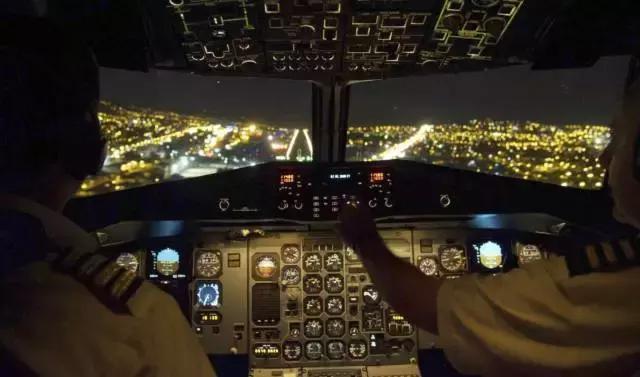 香港皇冠出租车为什么能跑20年,香港出租车为啥都是老皇冠