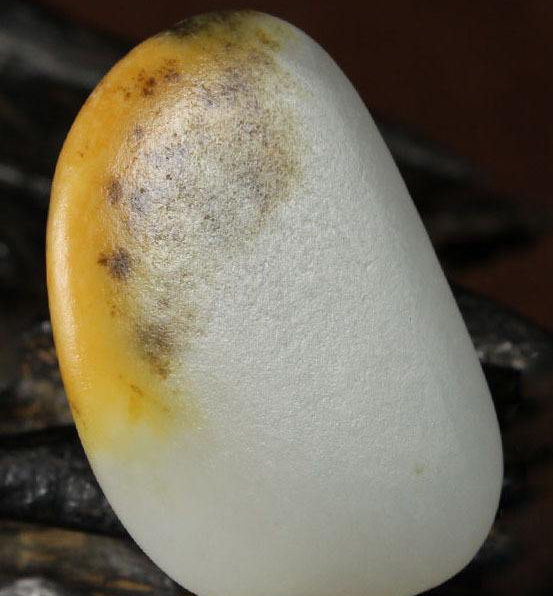 怎样区别和田玉的籽料与山流水料,和田玉戈壁料和山料的有什么不同