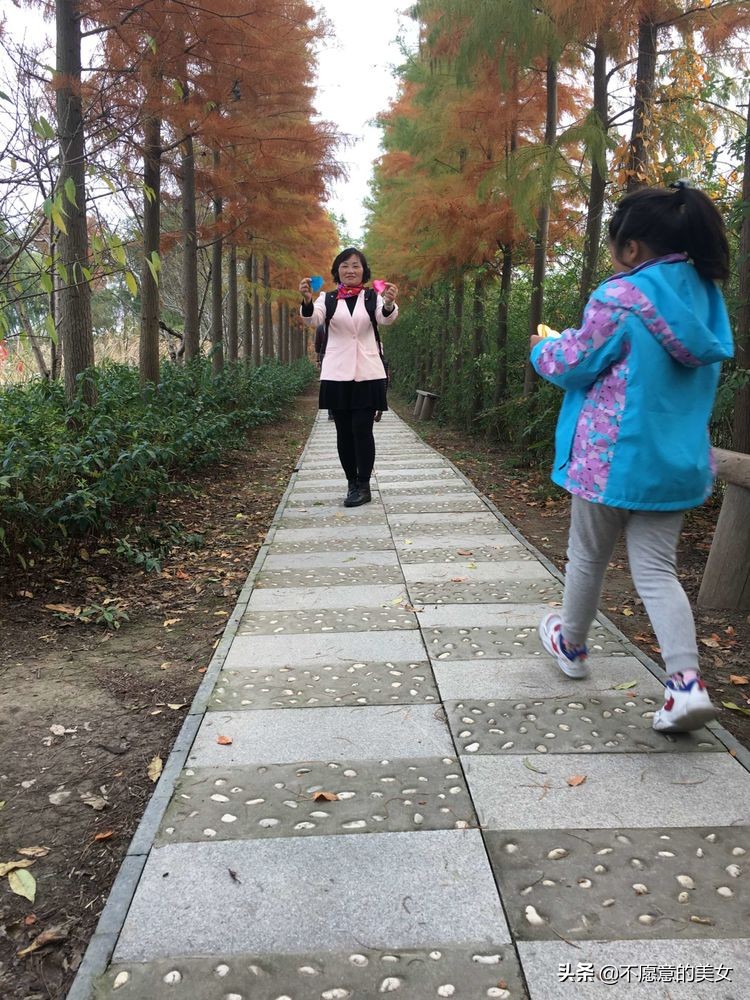 可爱的少妇自拍越来越丰满越来越成熟了