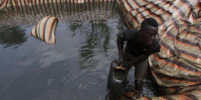 非洲偷石油有多疯狂？高危钱多每升仅卖4元，一年狂赚500亿