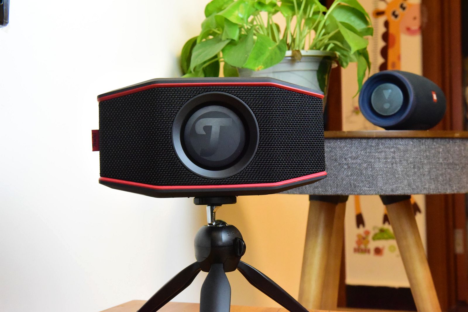 jbl冲击波4和冲击波5怎么选,jbl蓝牙音响低音为什么会这么强