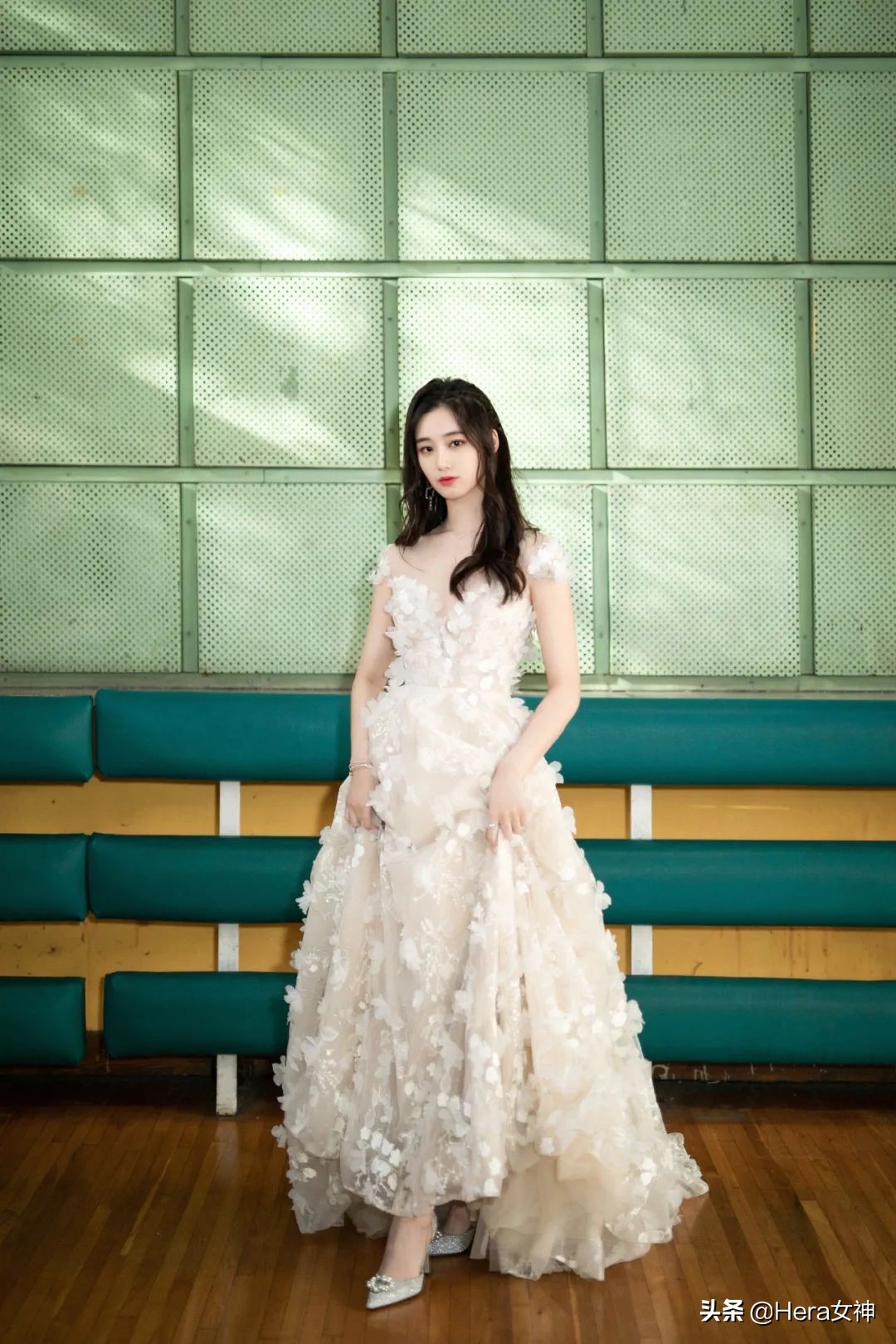 徐艺洋黄子韬最新一期,徐艺洋近日机场穿搭