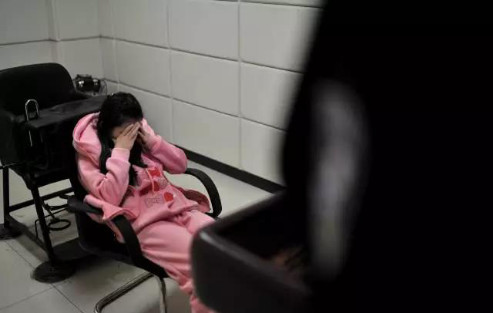 最终我带着*铐手**被缉毒警察从高考考场带出...