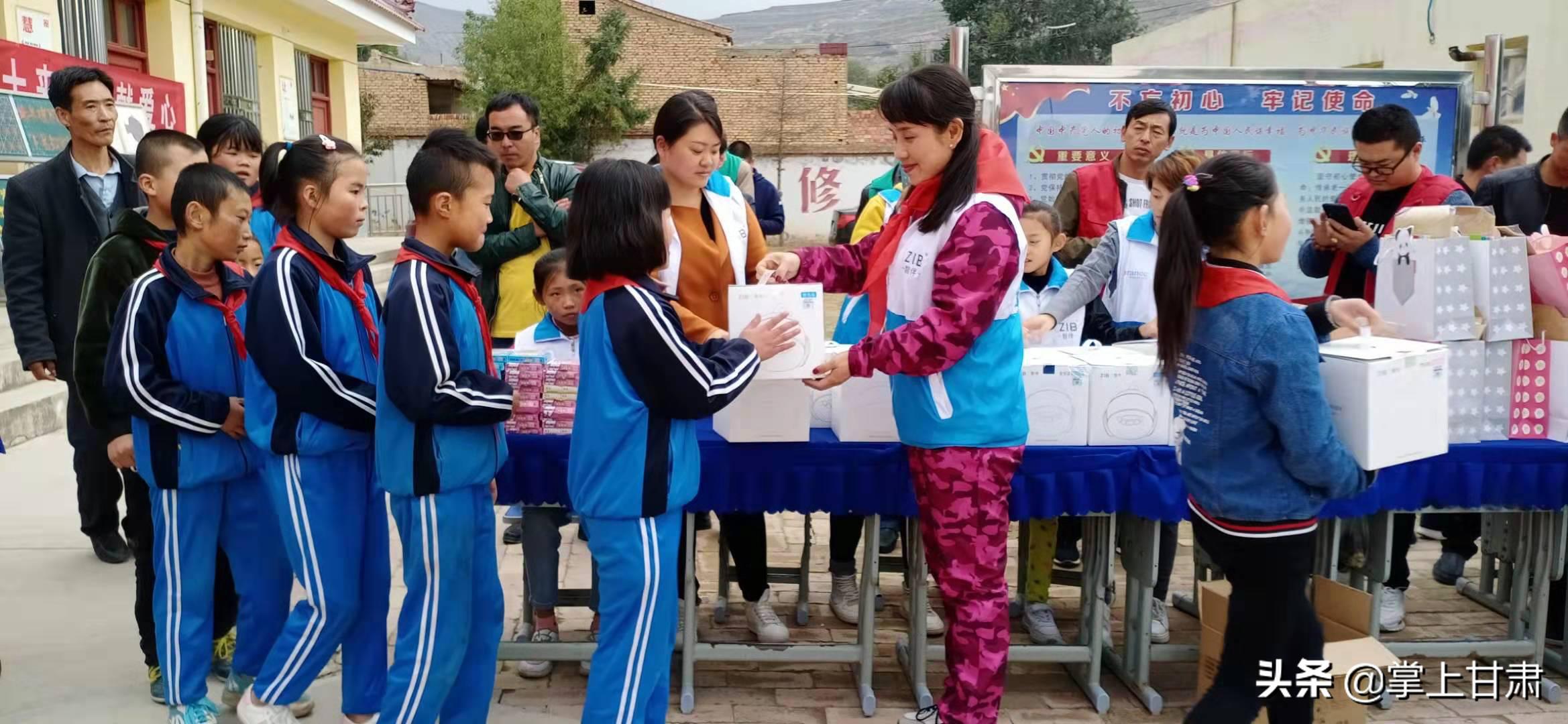 白癜风爱心公益报道,兰州中研医院成人白癜风