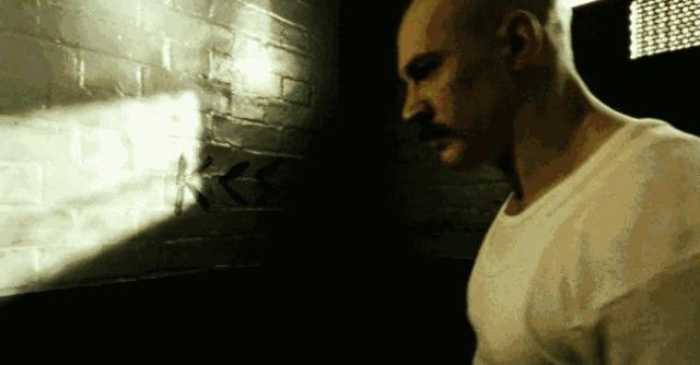 他蹲过120座监狱是最昂贵的囚犯，却因画画受到女生喜欢