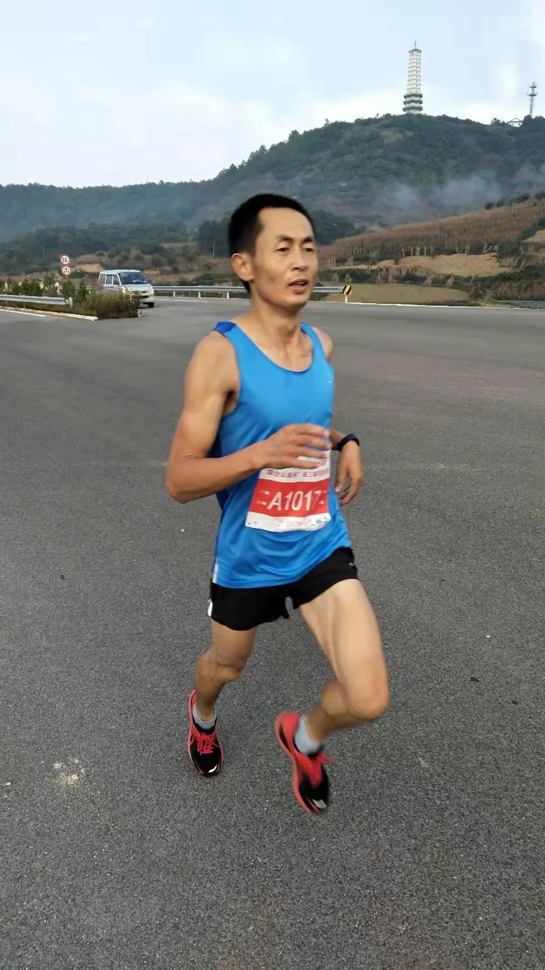 全国单脚跳冠军,单脚站立大赛最好成绩