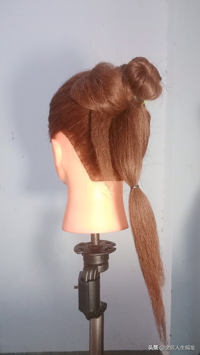 小女孩扎蝴蝶结发型扎法,叶罗丽思思的蝴蝶结发型