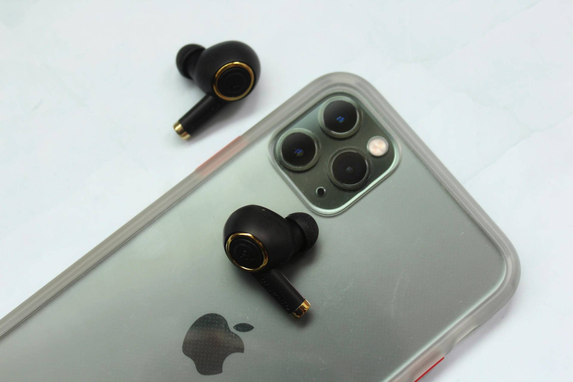 外表是三角形的tws蓝牙耳机,tws蓝牙耳机搭配什么听效果比较好