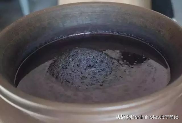 牛仔裤褪色了可以重新染色吗,牛仔裤褪色一般是什么颜色