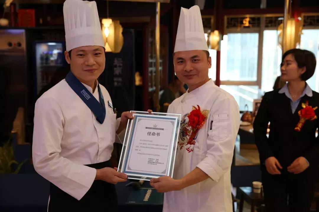 这家店开业人气挤爆长沙悦方，到底是湘菜头牌……