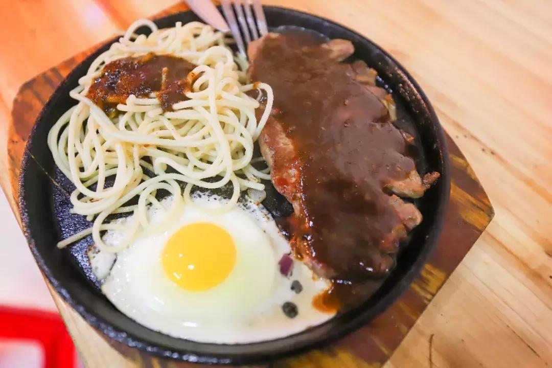 排队两小时，吃饭十分钟？传说中的老字号，真的值得排队吗？