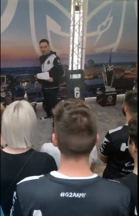 g2老板比赛视频,g2老板和观众欢呼