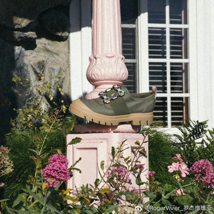 明星们脚上的球鞋，悄悄变贵了