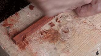 【设计篇】61岁中国大爷火爆外媒！“玩”木头让上亿老外看傻眼！