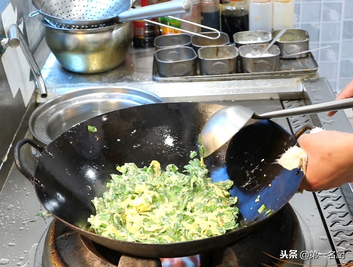 韭菜炒鸡蛋的做法视频教程,韭菜炒鸡蛋的做法家常窍门