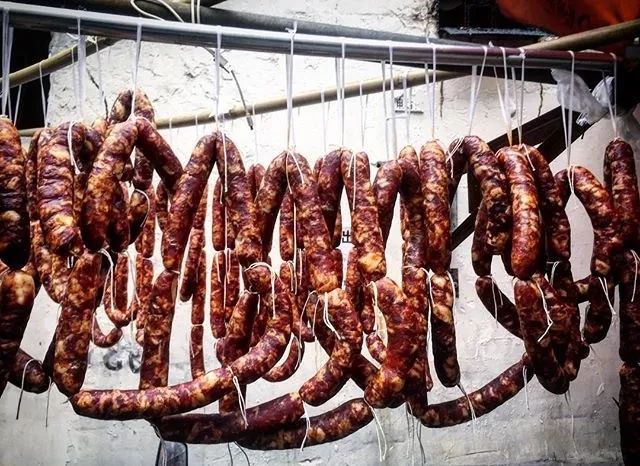 广东腊肠粗的好还是细的好,贵州腊肠和四川腊肠