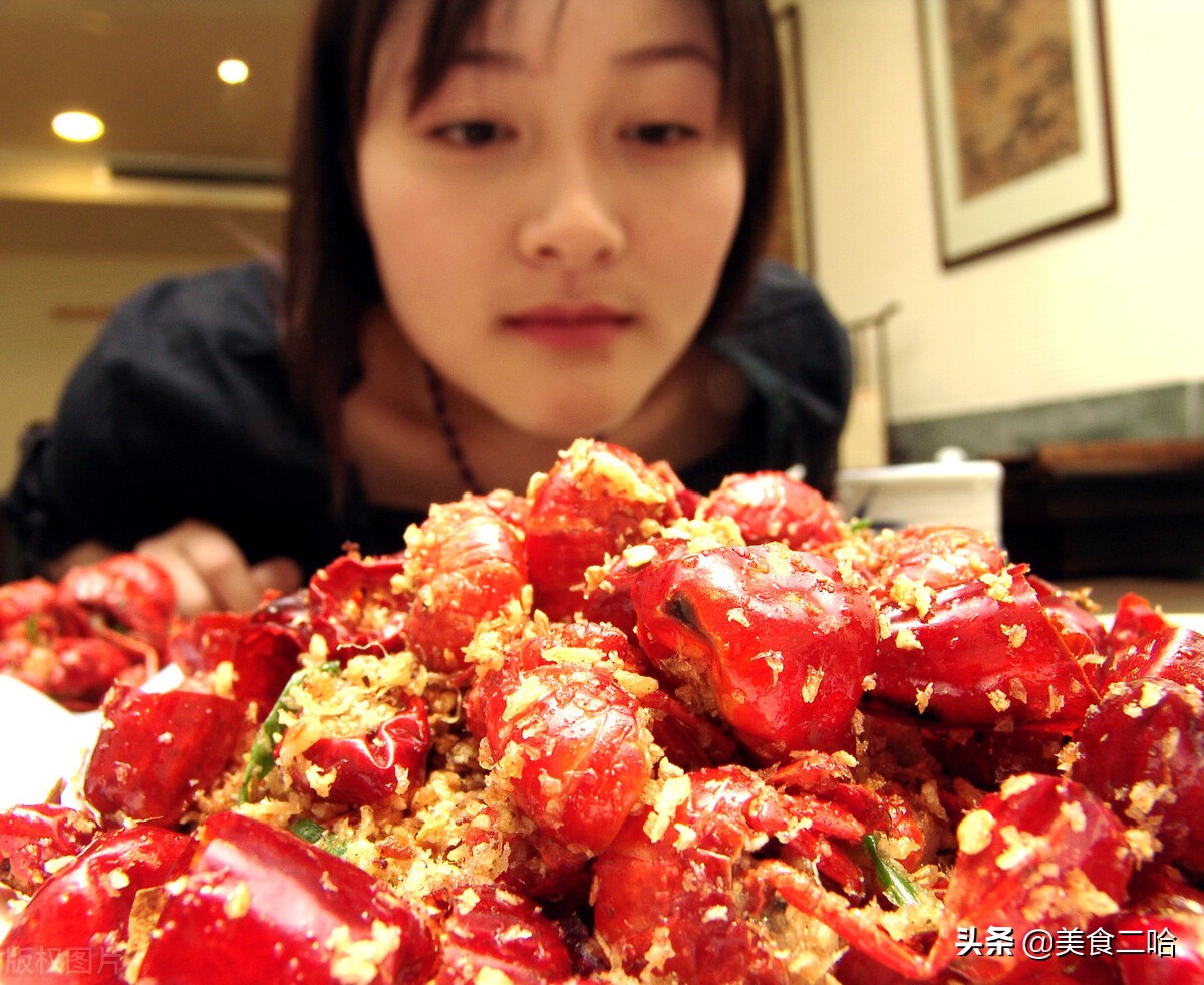 清洗小龙虾你用对方式了吗？饭店老厨师教你3招，再脏也能洗干净