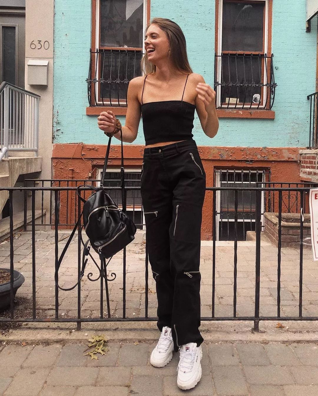 bella服装设计师跨界艺术家,bella都喜欢的工装裤