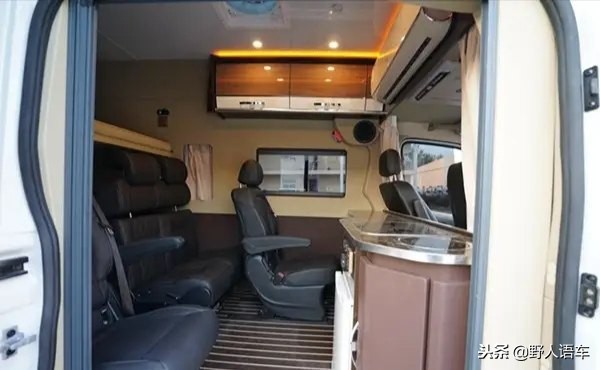 一种车型两种布局同样的平民价御风长轴房车顺侣，给你全新体验