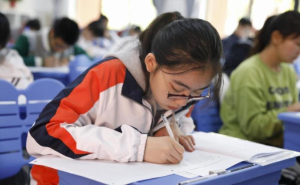 中考300多分读普高还是职高,中考考不到500分怎么补救