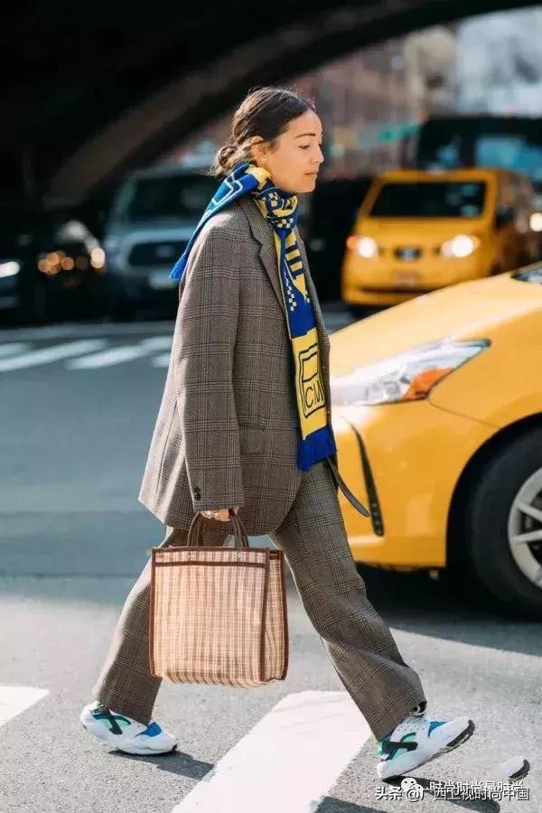 老爹鞋视觉上比较大怎么搭配,老爹鞋哪款好看舒适又百搭